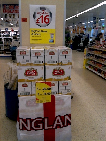 © Robert Rotifer Bier für England, Display im Supermarkt